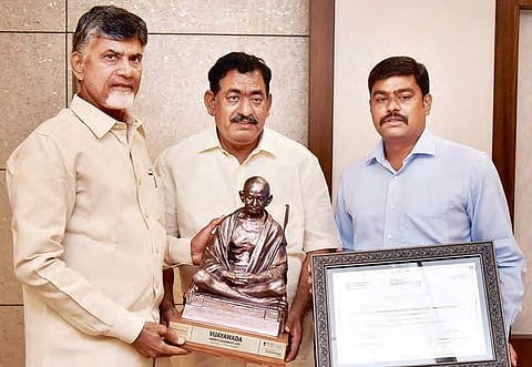 CM N Chandrababu Naidu congratulating Vijayawada mayor Koneru Sridhar and VMC commissioner J Nivas who recently received Swachh Sarvekshan award at Secretariat in Velagapudi on Monday | Express