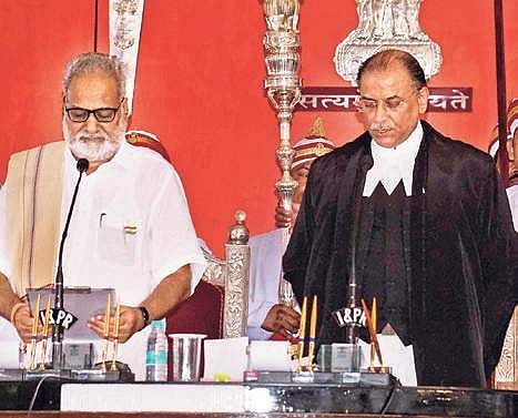 Governor Ganeshi Lal administers oath to Chief Justice KS Jhaveri in Cuttack on Sunday | Express