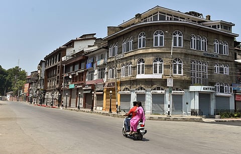 Security personnel patrol a street in Srinagar. (File photo | PTI)