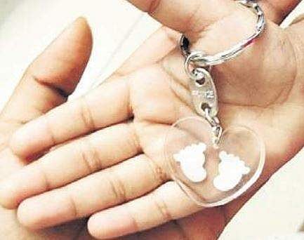 City artist turns breast milk into jewellery, keepsakes
