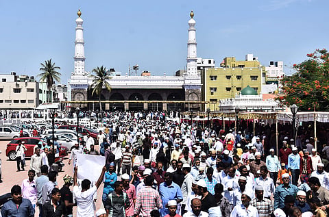 Chennai Muslims offer their Bakrid prayer at the Triplicane Mosque in Chennai on Wednesday.(Photo | EPS/ Ashwin Prasath)