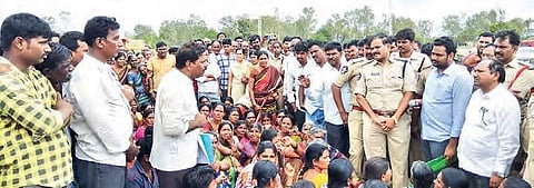 Taking exception to the police highhandedness, some villagers threatened to self-immolate themselves and burnt the effigy of MLA BK Parthasarathy. (Photo | EPS)