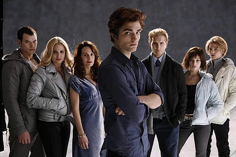 Peter Facinelli, Elizabeth Reaser, Nikki Reed, Robert Pattinson, Kellan Lutz, Jackson Rathbone, and Ashley Greene in Twilight (Photo | IMDB)