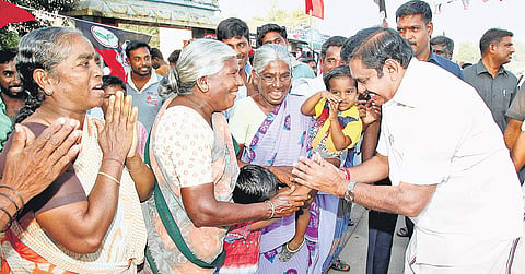Chief Minister Edappadi K Palaniswami interacting with old women in Salem on Tuesday | EXPRESS