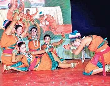 Dasabatara staged in classical-folk fusion