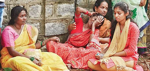 Ramesh’s relatives mourn at the Jnanabharathi campus | Shriram BN