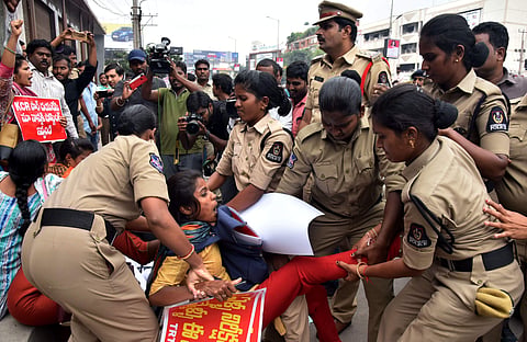 Unionists staged a protest in front of Pragathi Bhavan CM camp office at Somajiguda in Hyderabad (Photo | S Senbagapandiyan, EPS)