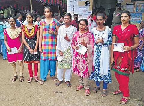 Many young voters queued up for casting their votes in Vikravandi | Express