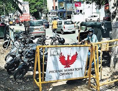 Traffic snarls are common in roads  connecting to the mall  Ashwin Prasath