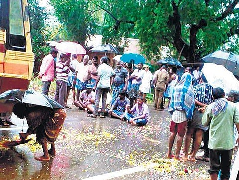 Relatives of the seven-year-old who died of dengue staging protest demanding compensation, in Vellore on Wednesday | Express