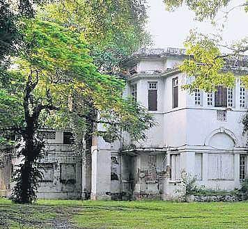 Some newly-elected MPs, who won in the LS election, have been living in temporary accommodations as ex-MPs have not vacated official bungalows.
