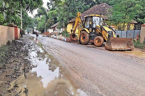 TheNeyyattinkara-Poovar stretch near Pirayummoodu