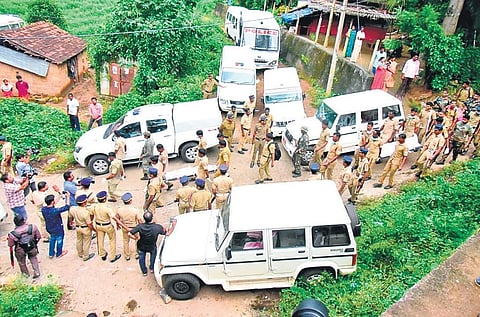 The bodies of Maoists being brought out from the Manjikandi forests in Attappadi (File photo)