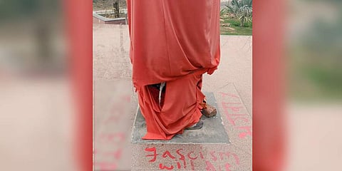 Swami Vivekananda statue at the JNU campus. (Photo | Mayank82340257 Twitter)