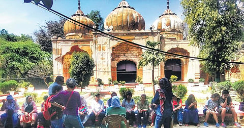 DelhiByFoot’s walk ‘Golden Era of Tawaifs: Saga of the Courtesans’ will include visits to the Qudsia bagh and mosque