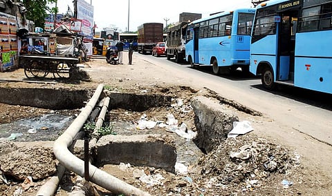 Sewerage pipes overflowing close to Avadi bus depot in Chennai (File Photo | D Sampathkumar/EPS)