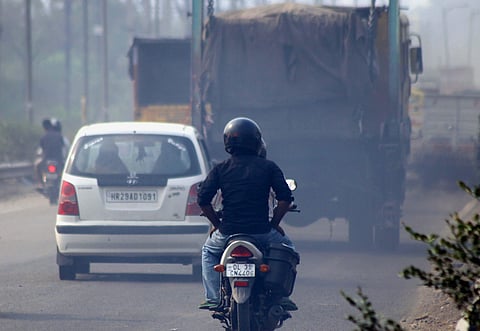 Air pollution reduces visibility in New Delhi. (Photo| IANS)