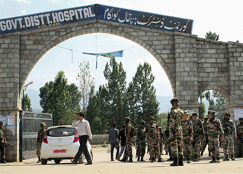 KULGAM: Army soliders at a search operation at Government District Hospital after a brief gunfight in Jammu and Kashmir. (File Photo | PTI)