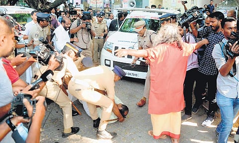 Members of Ayyappa Bhakta Samithi along with workers of BJP and VHP protesting against the activists on the premises of City Police Commissionerate in Kochi on Tuesday (Photo |  A Sanesh, EPS)