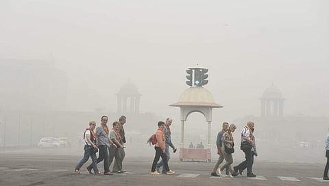 A thick blanket of smog covers Delhi NCR as  air quality dips to 'severe’ category, in New Delhi on Sunday. (Photo | Parveen Negi, EPS)