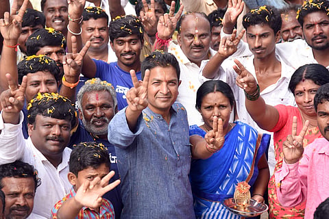 Sharath Bache Gowda after his win  in Hoskote. (Photo | Nagaraj Gadekal, EPS)