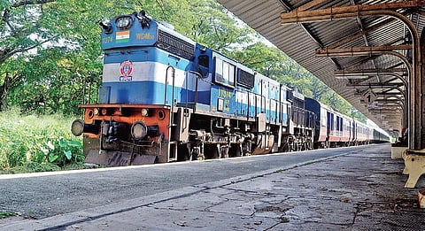 Deccan Odyssey arriving at  Cochin Harbour Terminus | A Sanesh