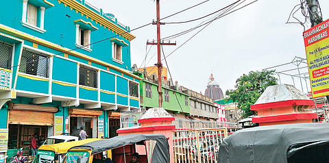Sources said it would take around three days to raze San Chhata Mutt to the ground. 