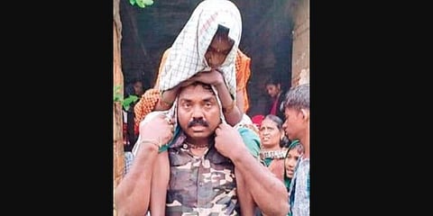 Special party constable carried a woman pilgrim who fainted, while going to Tirumala on foot. (Photo | EPS)
