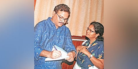 Poet Afsar Muhammad obliges a fan after he launched his book  ‘Afsar Kavitvam’,  an anthology of poems, at Salar Jung Museum on Friday.