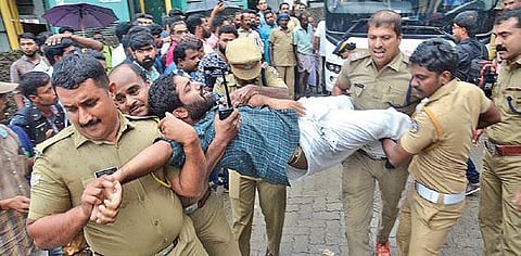 Police arrest KSU workers who blocked Karnataka state transport bus in Thiruvananthapuram | Express