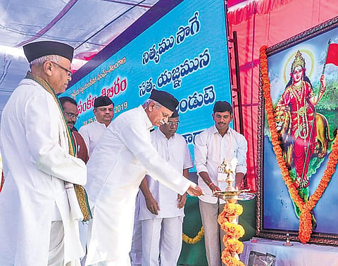 RSS Dakshina Madhya Kshetra Pracharak Ale Syam lighting the lamp to mark the inauguration of three-day RSS camp at Ibrahimpatnam on Tuesday. (Photo | EPS)