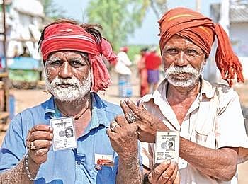 ‘MGR and Nambiar’ cast their votes in Tiruchy on  Friday | M K Ashok kumar