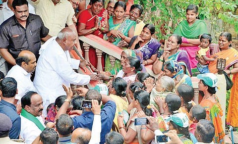 Former Prime Minister and JDS supremo H D  Deve Gowda meets supporters outside party candidate Ashok Pujari’s house in Gokak | Ashishkrishna HP