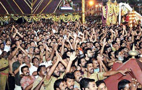 Mobile phone use banned at Sannidhanam
