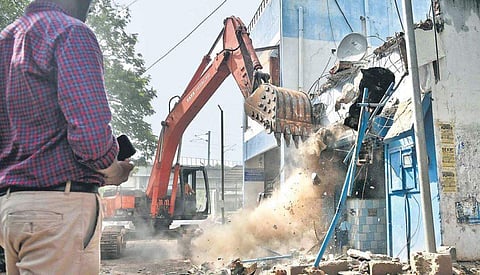 The residents of Satyasai Nagar, Koyambedu being evicted by the corporation authorities on Wednesday, in Chennai | P Jawahar