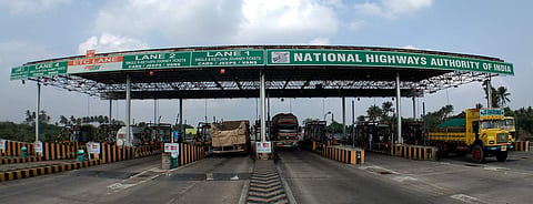 File photo of a toll plaza (EPS)