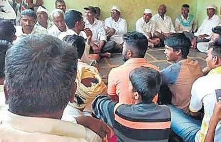 Villagers of Rakkaskoppa discussing a ban on consumption of alcohol.