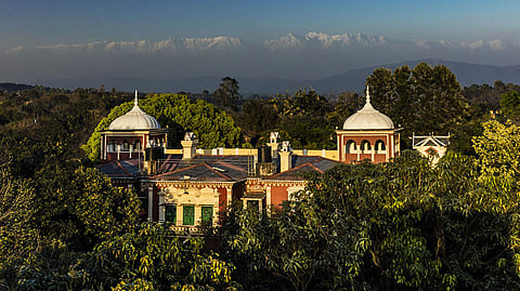 Pragpur, an idyllic village in Himachal Pradesh’s Kangra Valley, is a 45-minute drive from the railway station, Amb Andaura. We stopped at a snug little place— the Judge’s Court—that was built by Justice Sir Jai Lal between 1914 and 1918. The owners of Ju