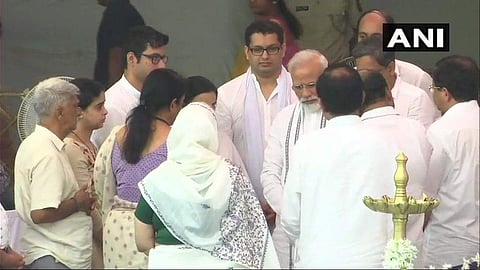 PM Narendra Modi Pays respect to Manohar Parrikar (Photo|ANI)
