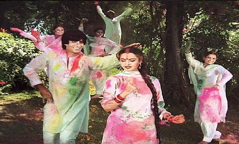 Rang barse (Silsila, 1981) Singer : Amitabh Bachchan Music: Shiv-Hari Lyrics : Dr.Harivansh Rai Bachchan (Pic / Youtube screengrab)