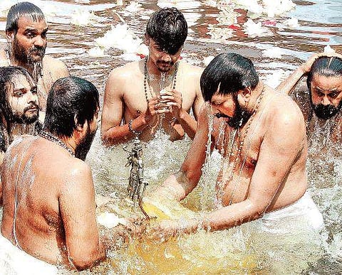 The arattu ceremony of Sabarimala Lord Ayyappa temple being held under the leadership of thantri Kandararu Rajivaru and melsanthi V N Vasudevan Nampoothiri in the Pampa on Thursday | Shaji Vettipuram