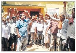Farmers stage protest demanding compensation for crops damaged by deer