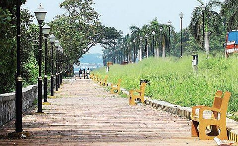 The walkway at Thoppumpady.