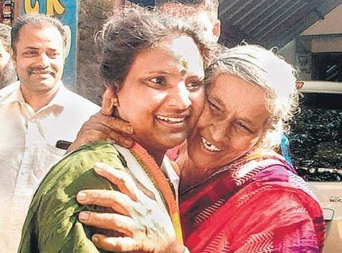 UDF’s Remya Haridas gets a warm embrace at Karimpara, Nenmara 