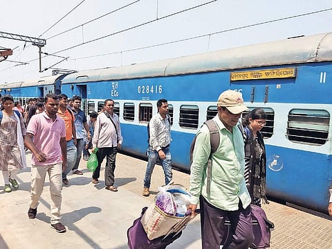 Passengers boarding the Bangirposhi-Bhubaneswar Express at Balasore | EXPRESS