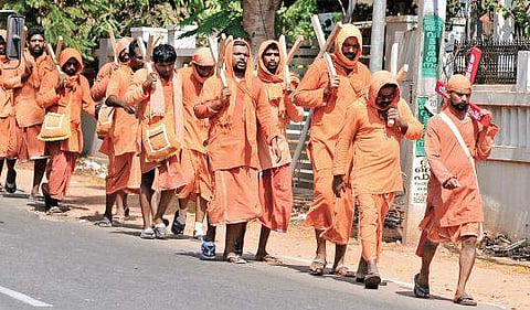 A group of pilgrims at Aluva on their way to Malayattoor Kurisumudy  A Sanesh