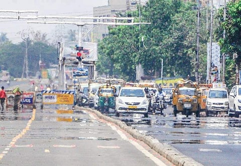 The severe heatwave conditions cause a mirage on BRTS Road in Vijayawada on Thursday  | Prasant Madugula