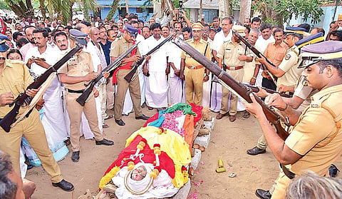 Congress leader and former minister Kadavoor Sivadasan being given state  honours at the Mulankadakom crematorium in Kollam on Friday