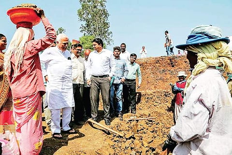 Revenue Minister R V Deshpande interacting with MNREGA workers at a lake in Honaga village on Saturday (Photo | EPS)