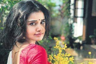 Anupama Parameswaran turns assistant director 